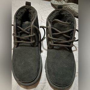 Ugg boots Neumel Size 9 gently used